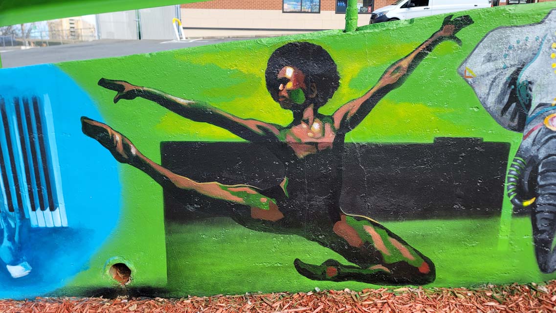 Mural painting of a woman dancing ballet