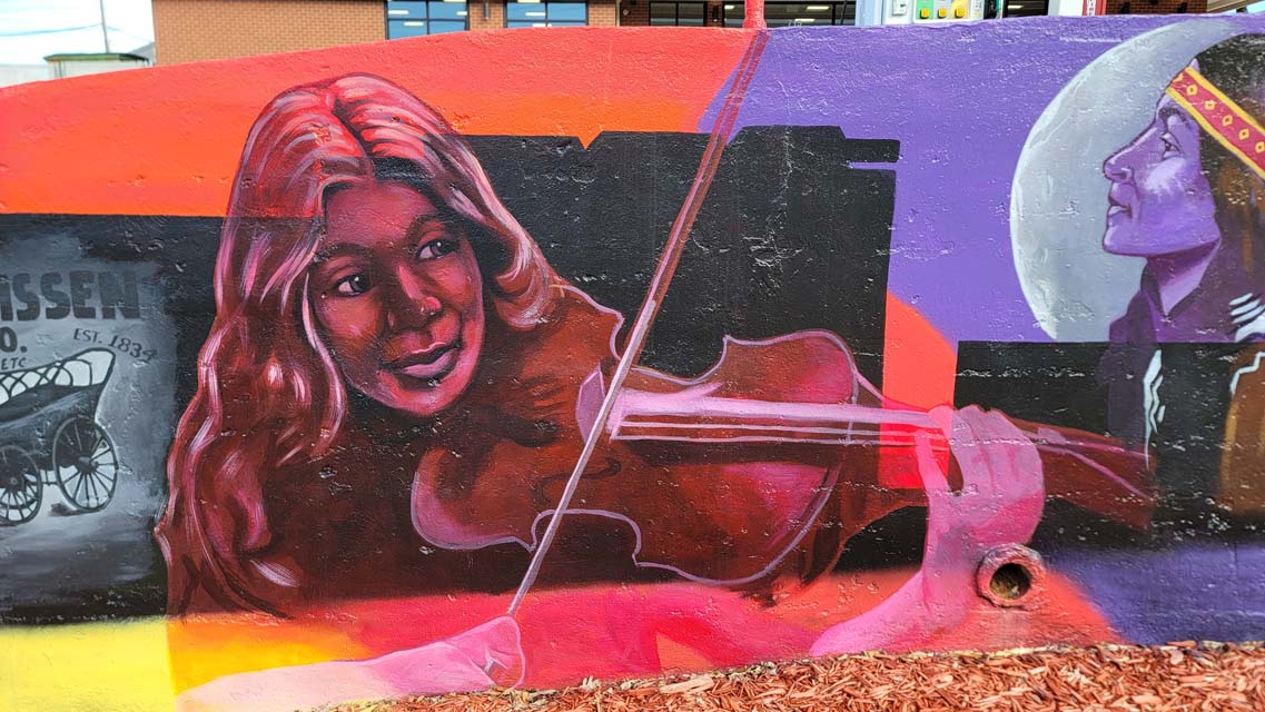 Mural painting of a woman playing violin